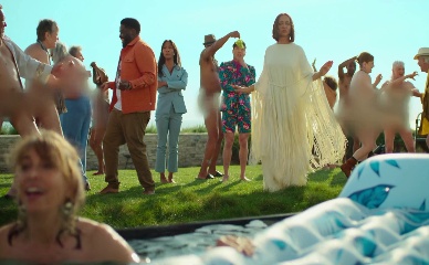 MEAGEN FAY NUDE/SEXY SCENE IN LOOT