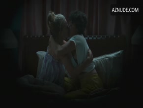 MEREDITH HAGNER NUDE/SEXY SCENE IN SEARCH PARTY