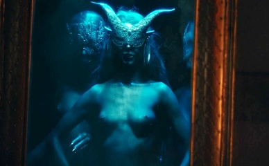 MIKAELA PORTER,KERRY MURPHY,CHYNNA RAE SHURTS NUDE/SEXY SCENE IN THE DEATH OF SNOW WHITE