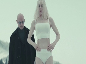 NICOLE KIDMAN in NINE PERFECT STRANGERS (2021-)