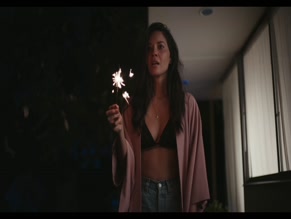 OLIVIA MUNN NUDE/SEXY SCENE IN VIOLET