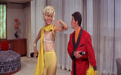 CAROL CHANNING in Skidoo