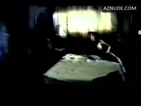 PAOLA SENATORE NUDE/SEXY SCENE IN BERSAGLIO ALTEZZA D'UOMO