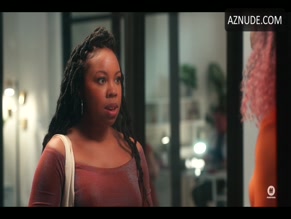 PHOEBE ROBINSON in EVERYTHINGS TRASH(2022-)