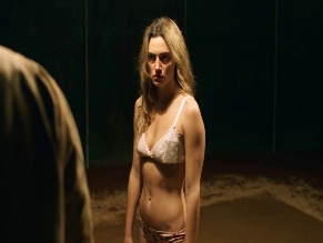 PHOEBE TONKIN in KID SNOW (2024)