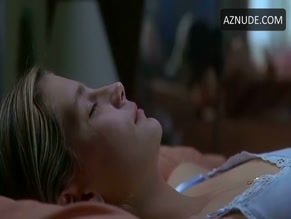 PIPER PERABO in LOST AND DELIRIOUS (2001)