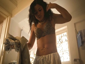 SIENA AGUDONG NUDE/SEXY SCENE IN BUZZKILL