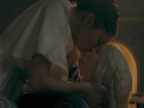 SONOYA MIZUNO,EMMA D'ARCY NUDE/SEXY SCENE IN HOUSE OF THE DRAGON