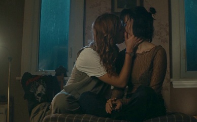 SOPHIE NELISSE,DAFNE KEEN NUDE/SEXY SCENE IN WHISTLE