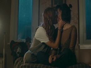 SOPHIE NELISSE,DAFNE KEEN NUDE/SEXY SCENE IN WHISTLE