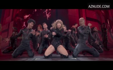 TAYLOR SWIFT in Taylor Swift : Reputation Stadium Tour