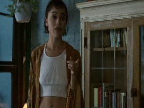 ZOE KRAVITZ in CAUGHT STEALING (2025)